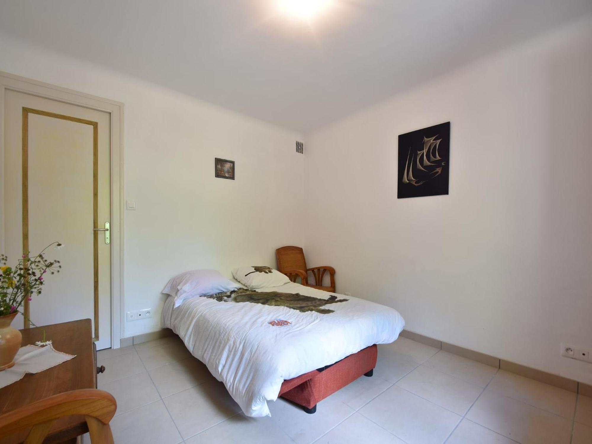 Superb Holiday Home With Private Garden Yvias エクステリア 写真