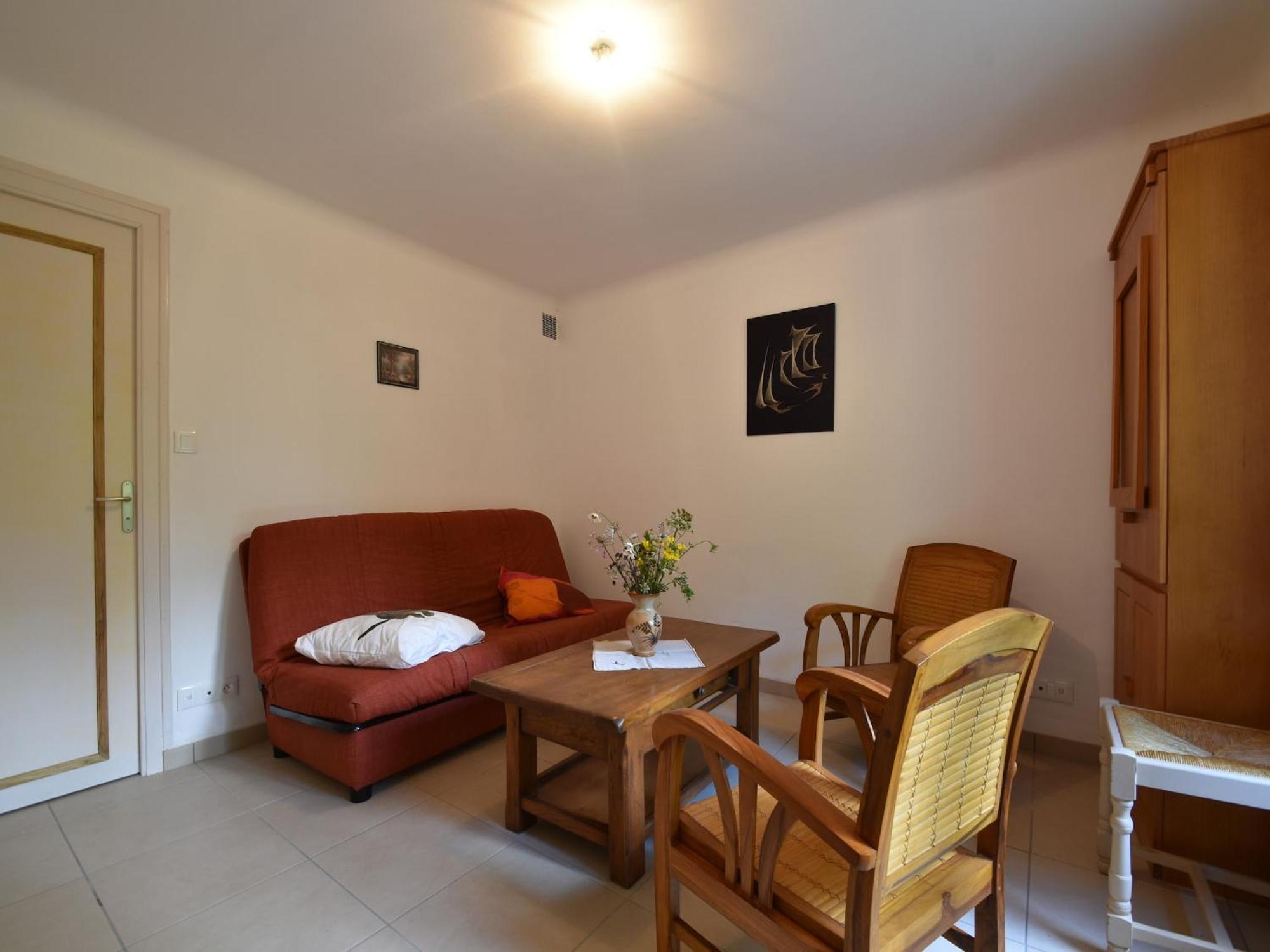 Superb Holiday Home With Private Garden Yvias エクステリア 写真